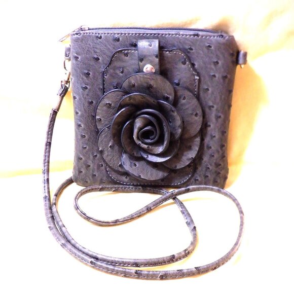 Delicate, Dainty Crossbody ~~~ BAG ~~~ BRAND NEW - Picture 1 of 1